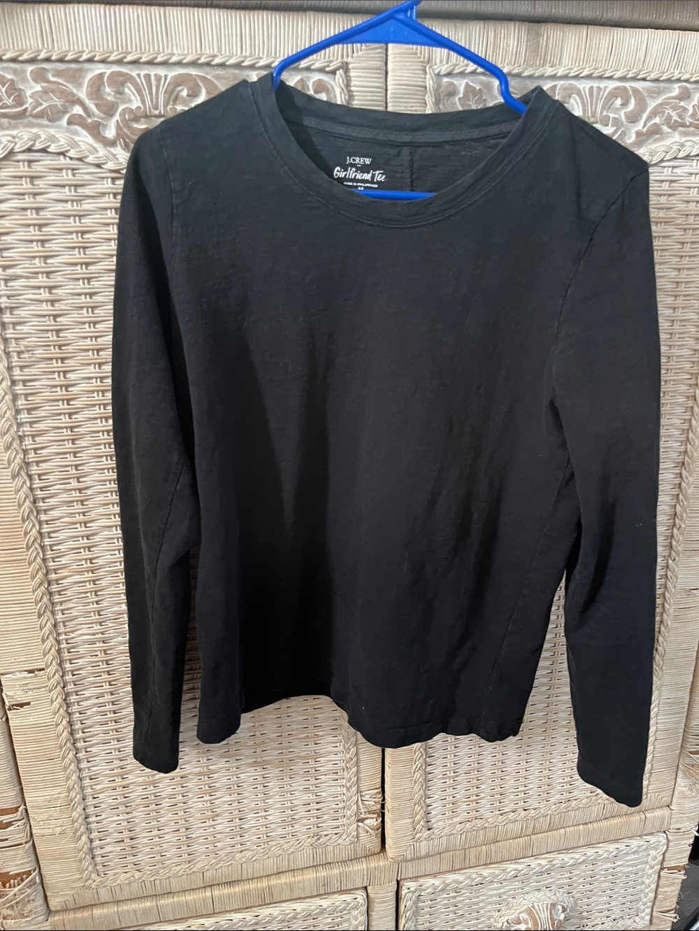 Long sleeve black T shirt